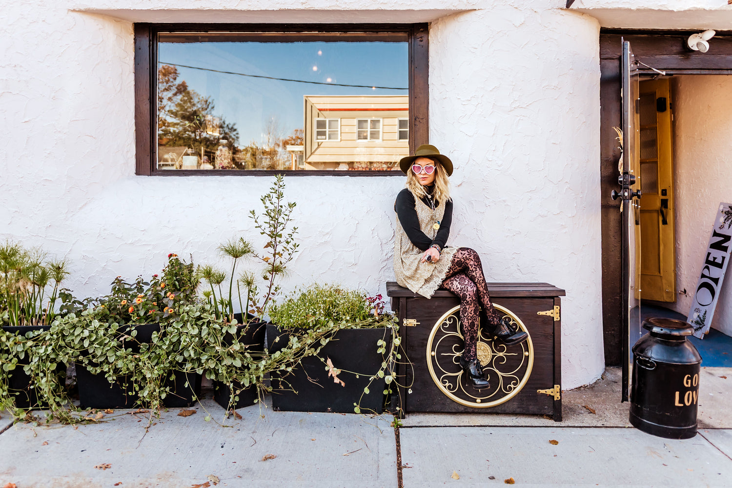 aja leah cameo love market